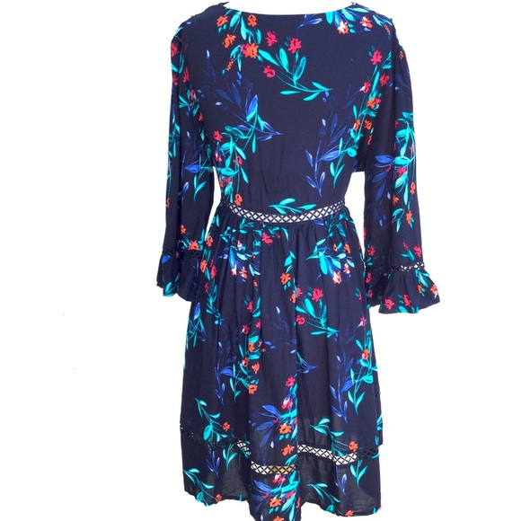 Boho Chic Floral Crochet Dress - Picture 4 of 4